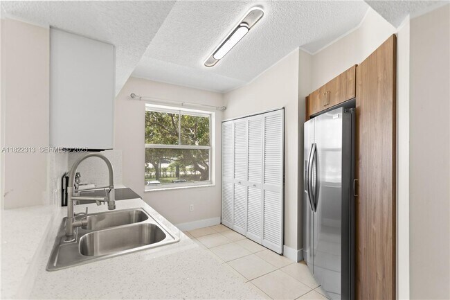 Building Photo - 9645 NW 1st Ct