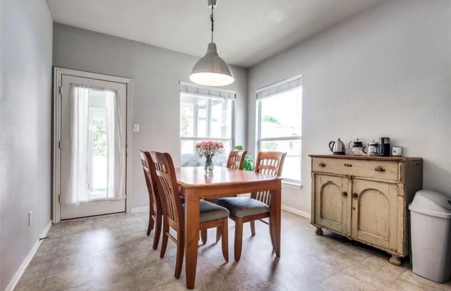 Dining Area - 1221 Bristol Ln