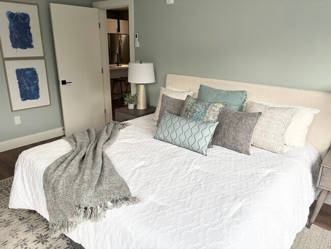 Building Photo - 1391 Main St