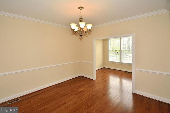 Building Photo - 9425 Van Arsdale Dr