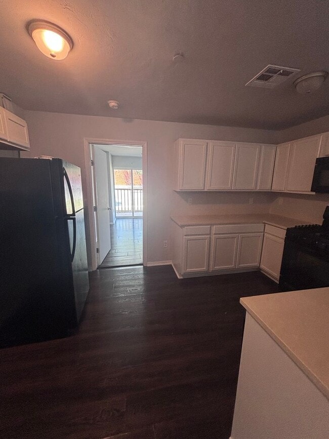 Building Photo - Ferrill St Triplex