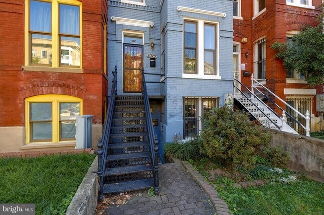 Building Photo - 2025 11th St NW