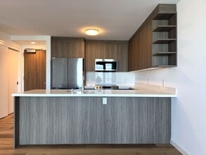 Building Photo - The Park On Keeaumoku - One bedroom, one bath, one parking in the Rycroft Tower