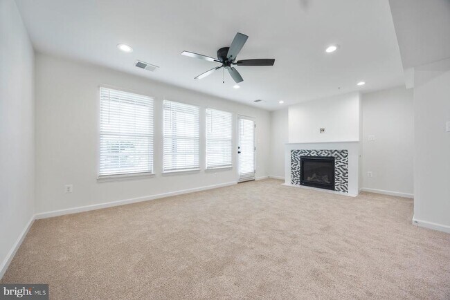 Building Photo - 616 Warbler Walk