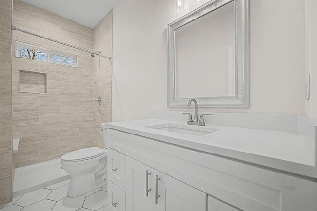 Building Photo - 803 4th St