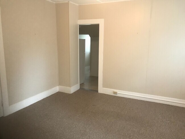 Interior Photo - 182 High Street