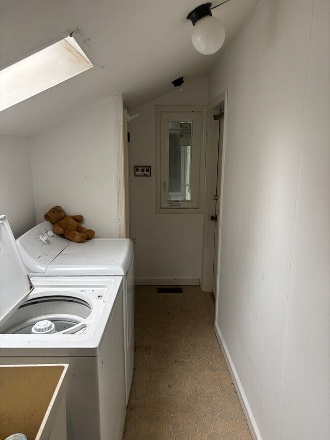 Building Photo - 2200 Loop Rd