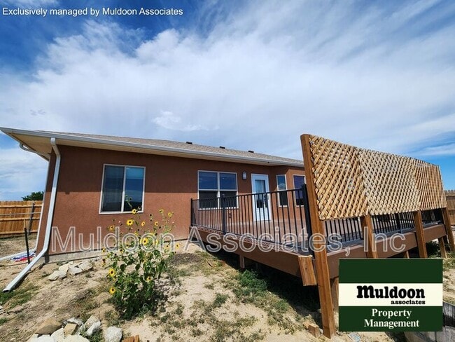 Building Photo - 326 N Longmont Dr