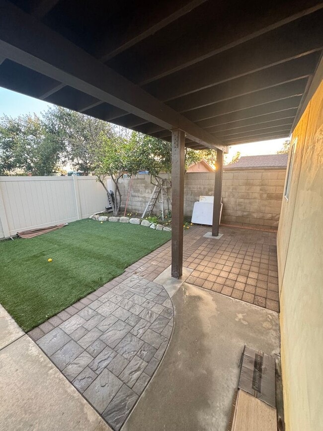 Building Photo - 2 Bedroom ADU in Ontario