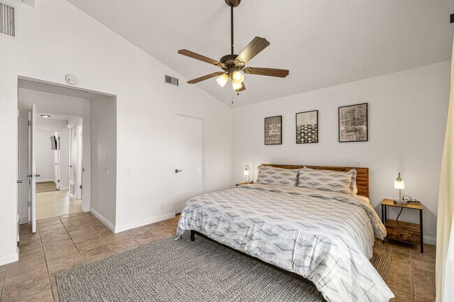 Building Photo - Sunnyside House with Pool in Palm Springs (Monthly Only - No Long Term)