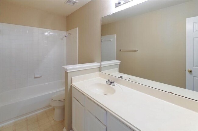 Building Photo - 807 Camino Real Dr