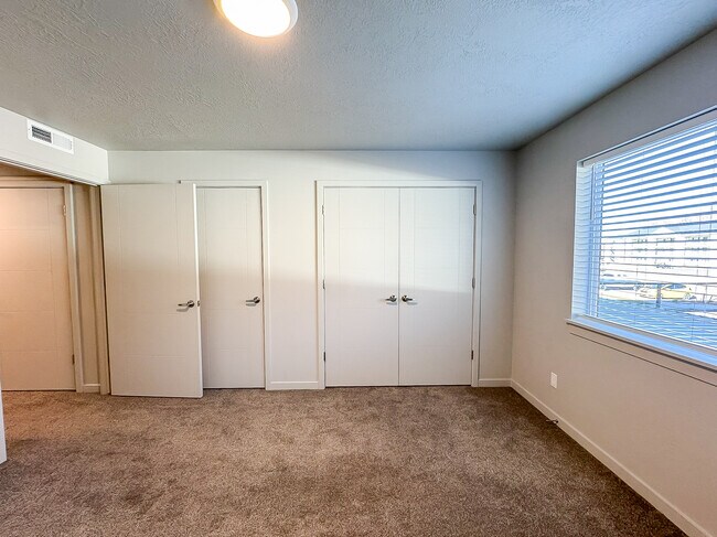 Building Photo - 64 W 600 S