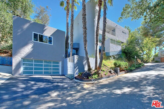 Primary Photo - 7943 Willow Glen Rd