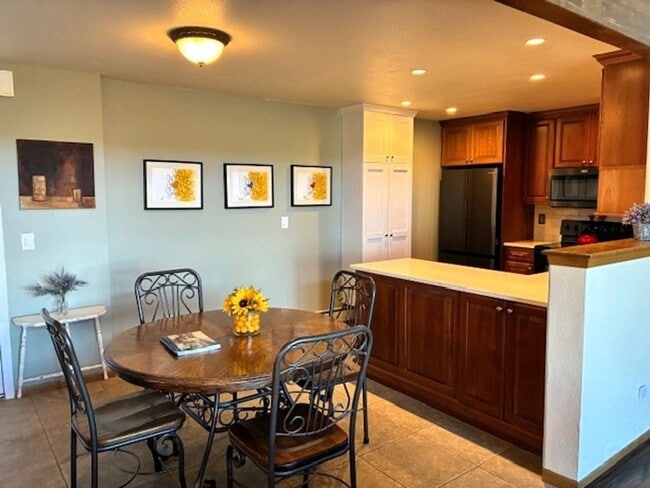 Building Photo - Long Term Rental- Buffalo Ridge/Village 403CC