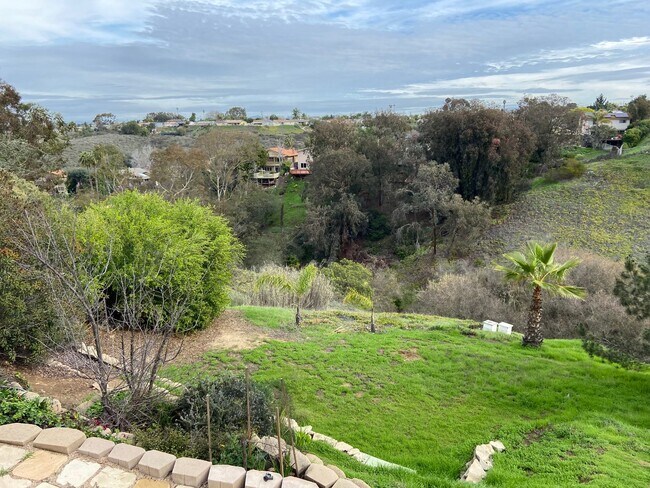 Building Photo - Beautiful, Updated 4 Bed, 3 Bath in the Heart of Clairemont with Canyon Views!!
