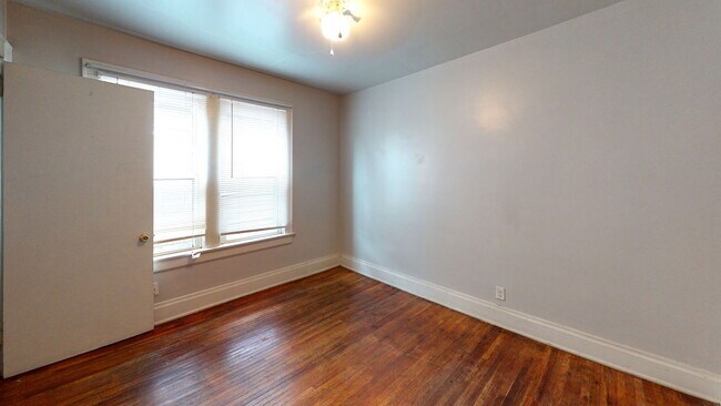 Building Photo - 383 E 13th Ave