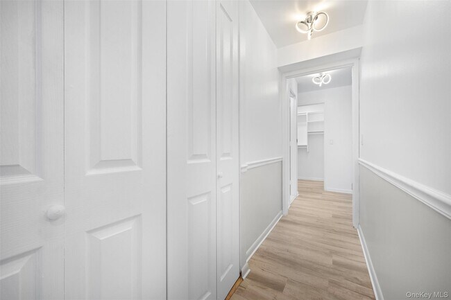 Building Photo - 141 Great Neck Rd