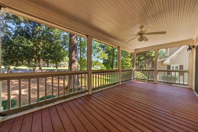 Building Photo - 113 7 Oaks Way
