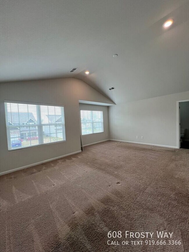 Building Photo - 608 Frosty Way