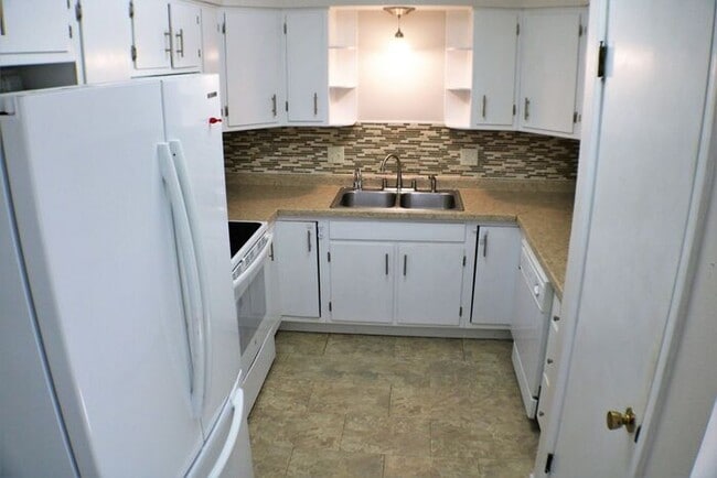Building Photo - $2,350 | 3 Bedroom, 3 Bathroom House | No ...