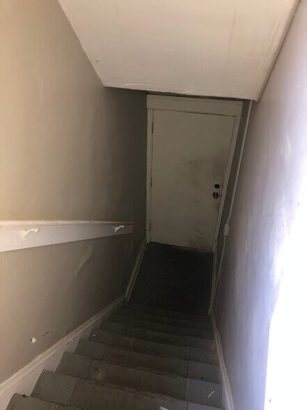 Building Photo - 1830 Mannering Rd