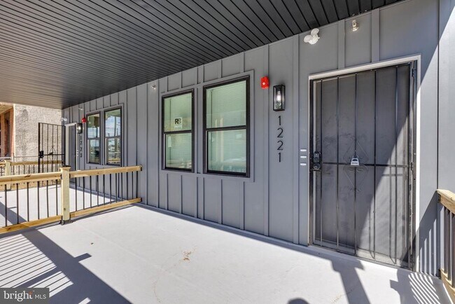 Building Photo - 1221 W Lehigh Ave