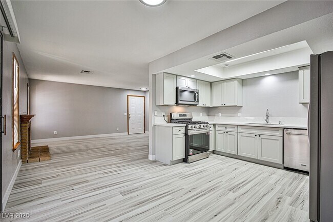 Building Photo - 6649 W Tropicana Ave