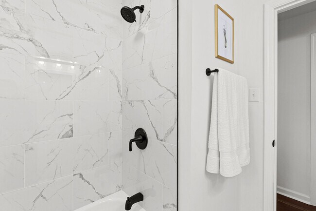 Building Photo - 743 Lancaster Rd