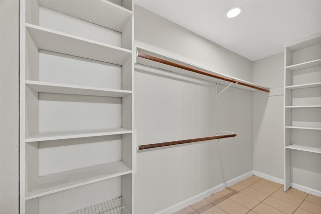 Building Photo - 10555 Turtlewood Ct