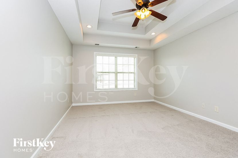 Building Photo - 698 Ellie Nat Dr