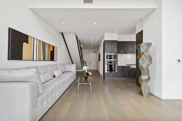 Building Photo - 2120 Olive St