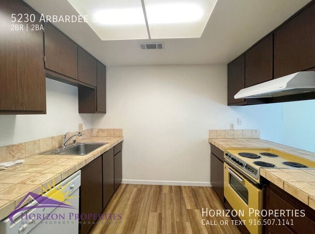 Building Photo - Open 2 Bed 2 Bath 1,030 Sq. Ft. Fair Oaks ...