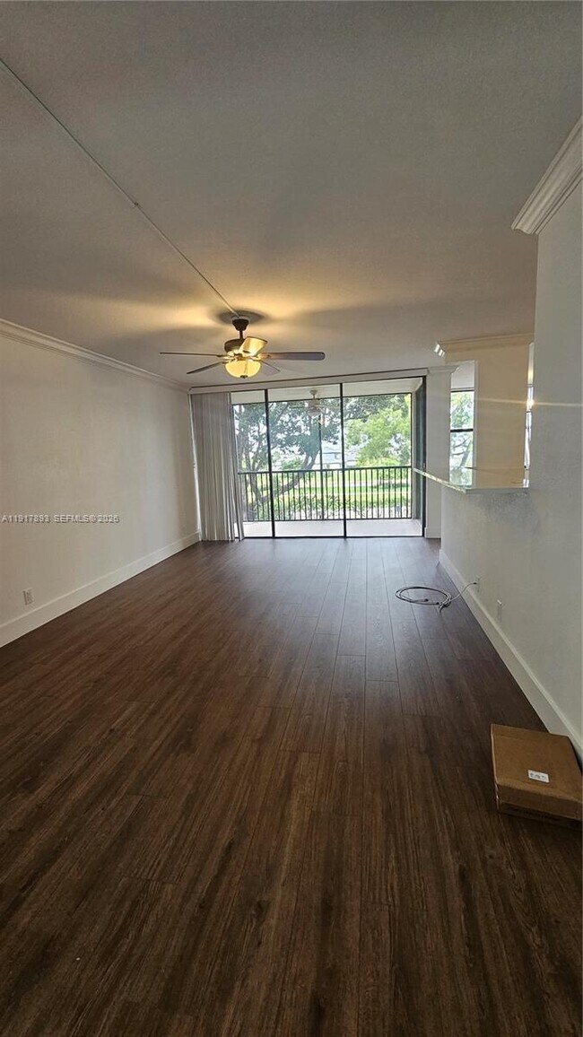 Building Photo - 105 Lake Emerald Dr