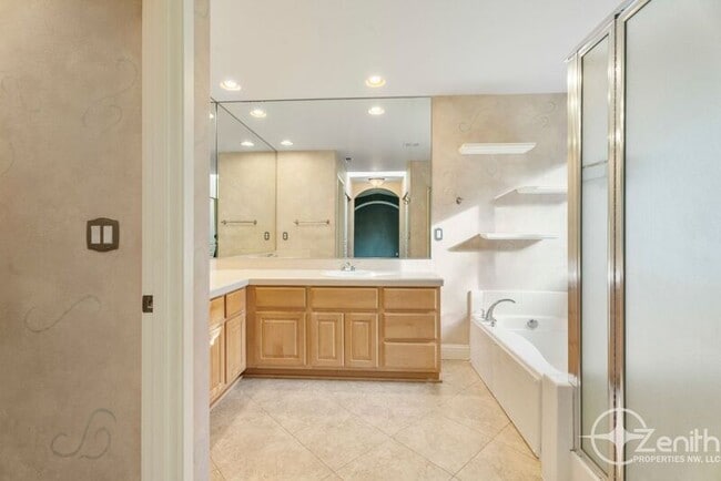 Building Photo - 2903 NE 184th Ave