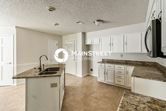 Building Photo - 3 Bedroom Pet-Friendly Home in MEMPHIS, TN with Main Street Renewal