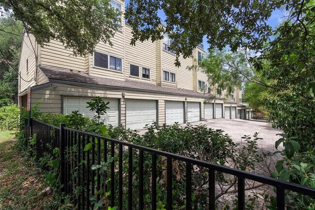Building Photo - 2612 San Pedro St