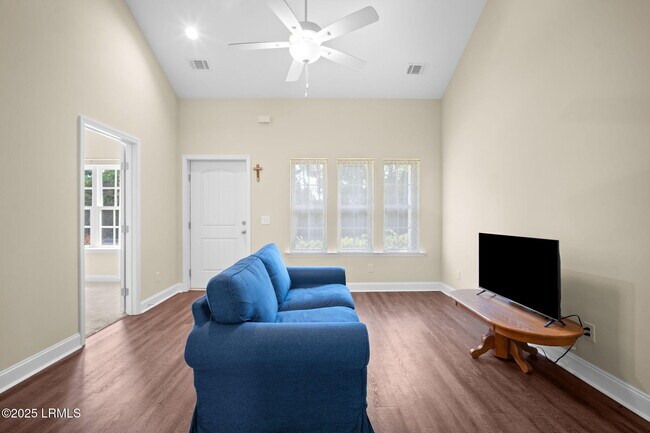 Building Photo - 222 Admiration Ave
