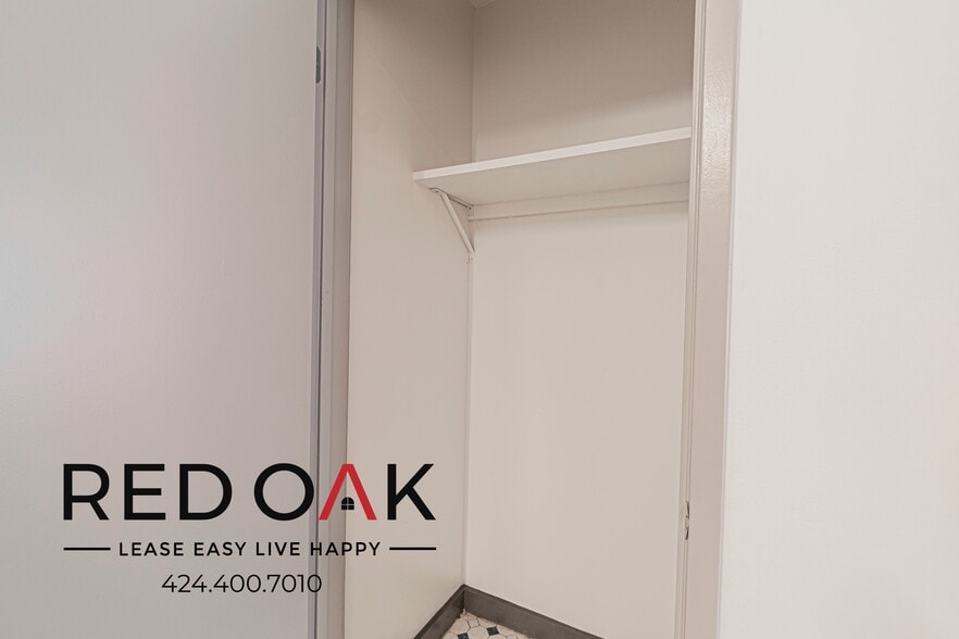 Building Photo - 430 S Broadway