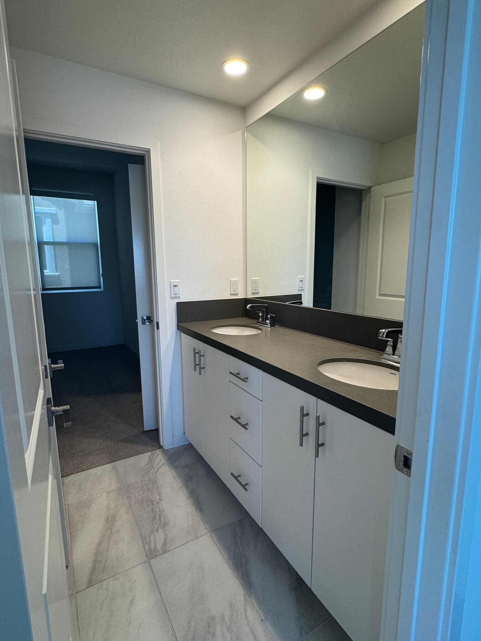 Building Photo - 16216 Hollyhock Ave