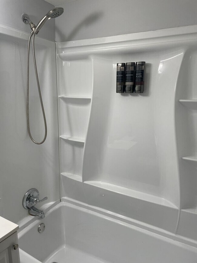 Building Photo - Updated 3 bed/2 bath in Huber Heights