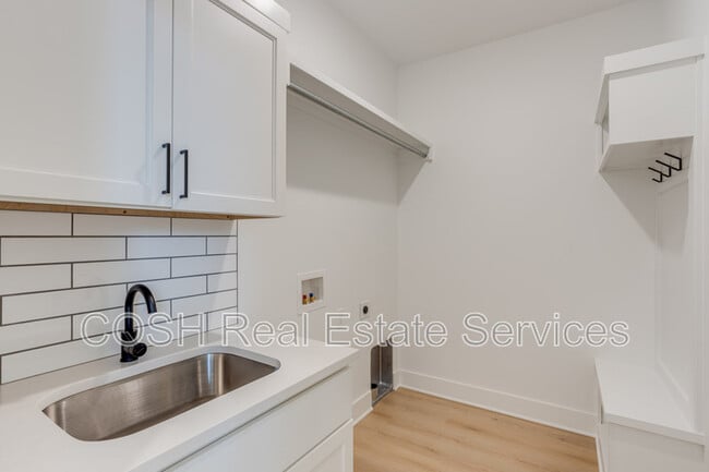 Building Photo - 8423 W 37th Ct N