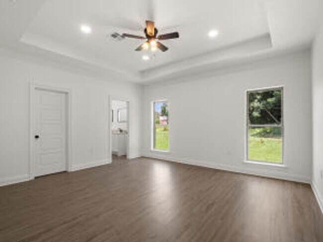 Building Photo - 1281 Miller St
