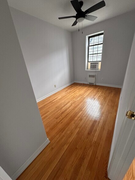 Building Photo - 890 W Beech St