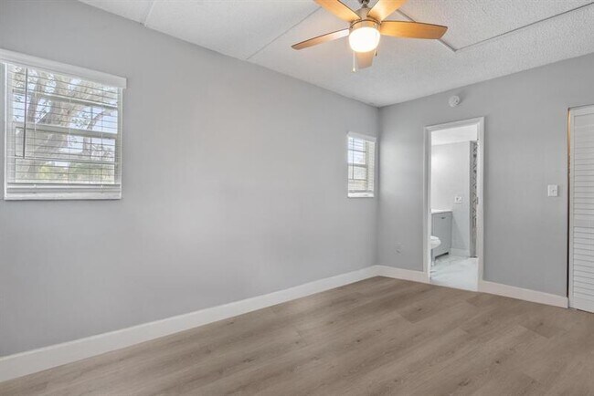 Building Photo - 1400 NE 57th Ct