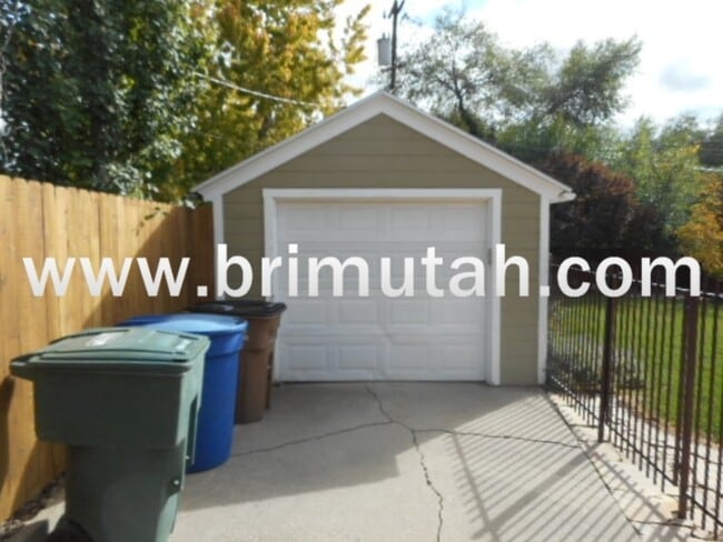 Building Photo - 1632 E Kensington Ave