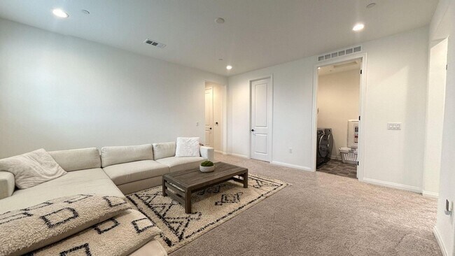 Building Photo - 25059 Sand Wedge Dr