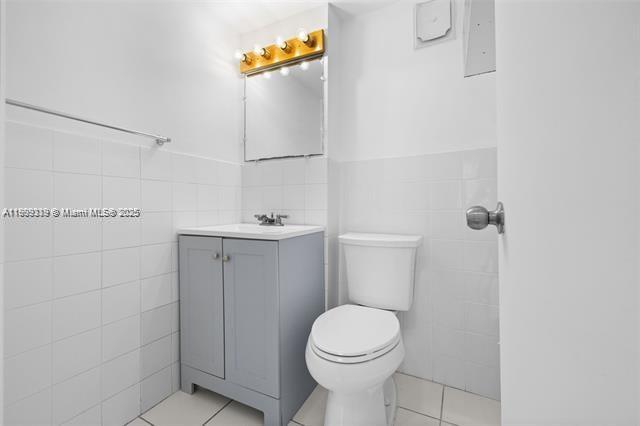 Building Photo - 250 180th Dr