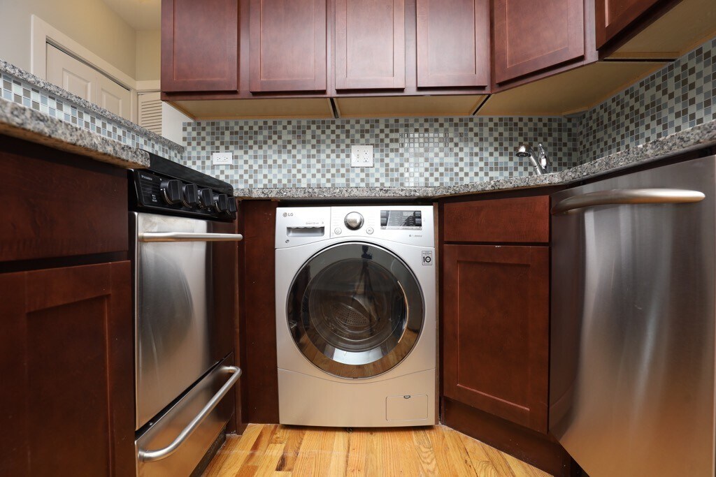 Building Photo - 562 W Arlington Pl