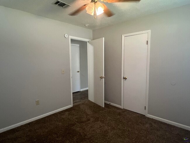Building Photo - 211 Laverne Dr