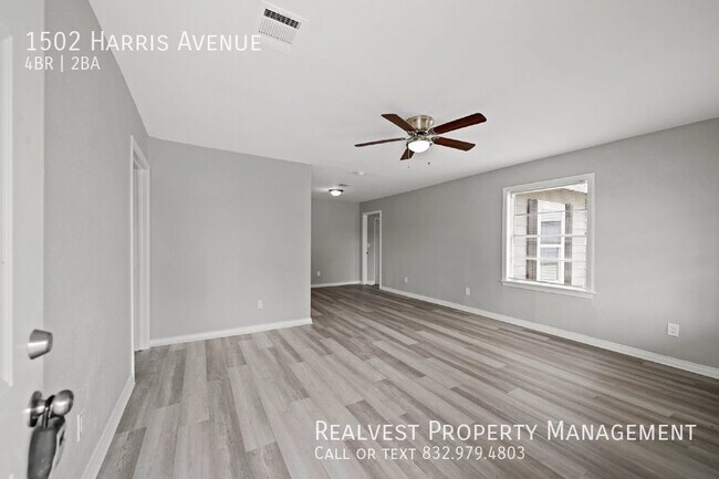 Building Photo - Freshly Remodeled 4-Bedroom, 2-Bathroom Ho...